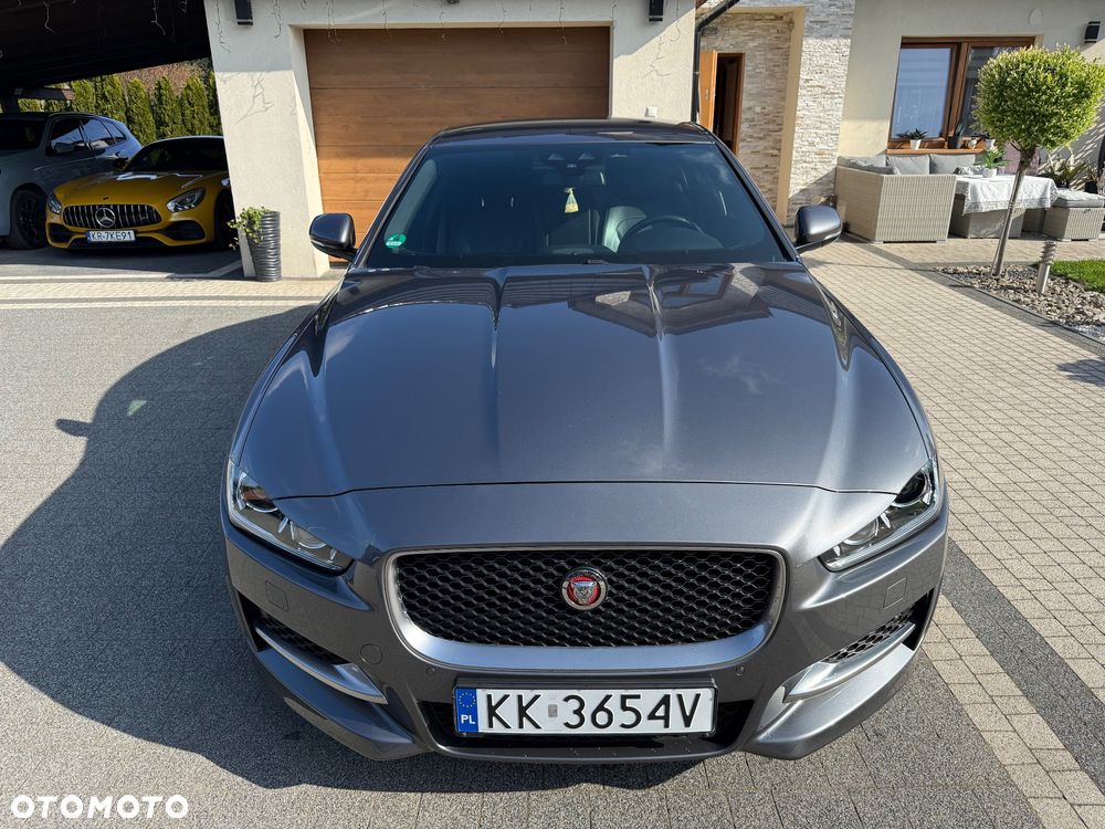 Jaguar XE 20d AWD R-Sport - 4