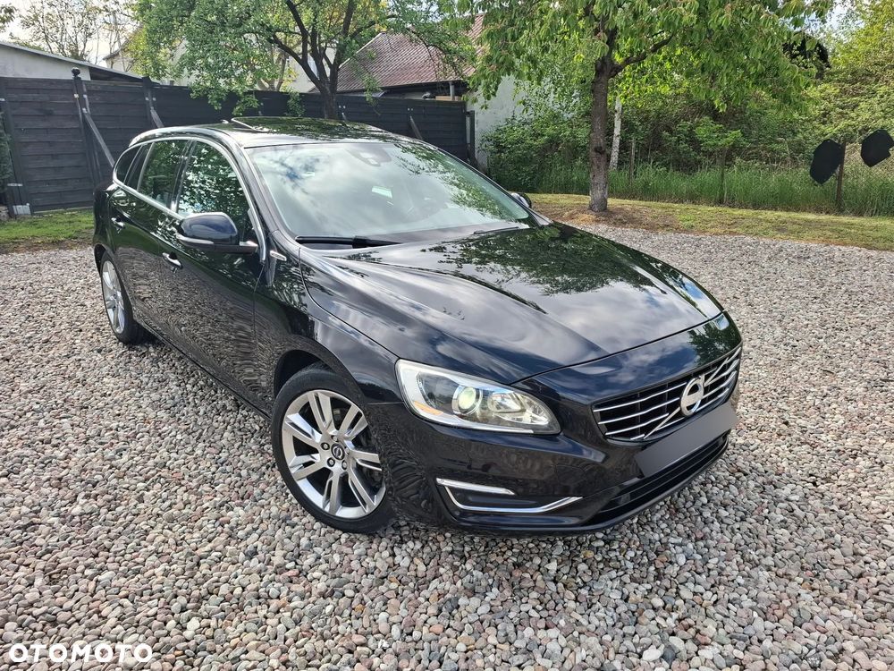 Volvo V60 D6 AWD Plug-in Hybrid R-Design Summum - 8