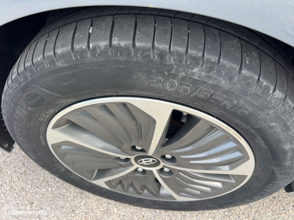 Hyundai Ioniq 1.6 GDI HEV Hybrid Tech - 19
