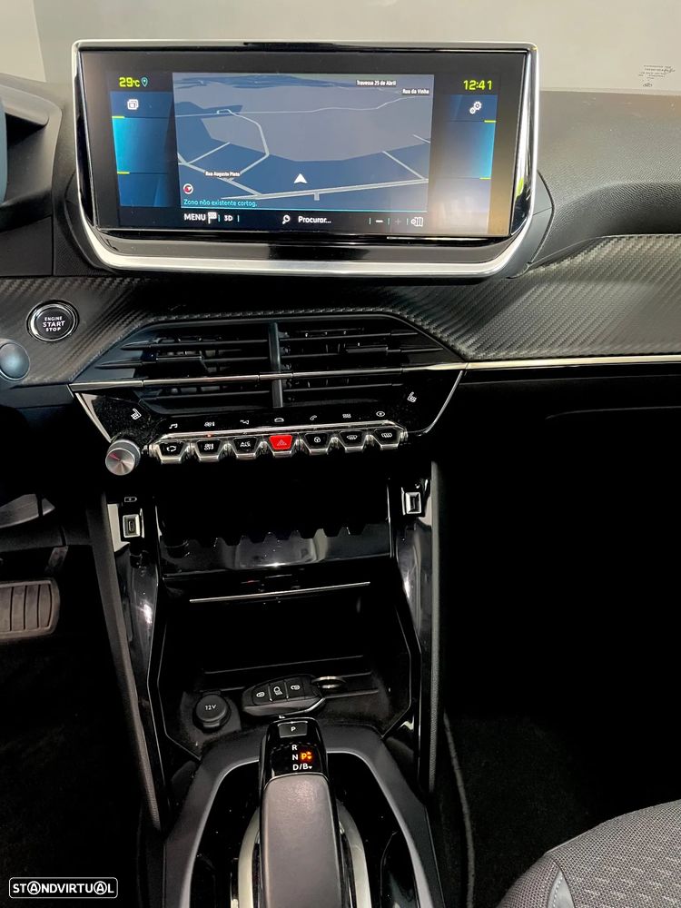 Peugeot e-2008 Allure - 10