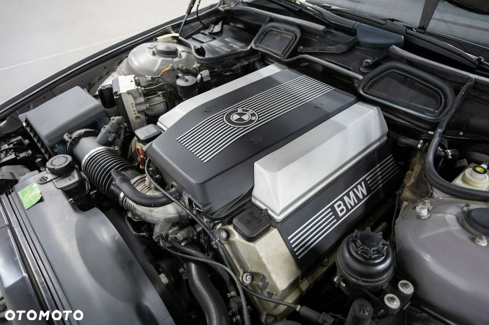 BMW Seria 7 740i V8 - 33