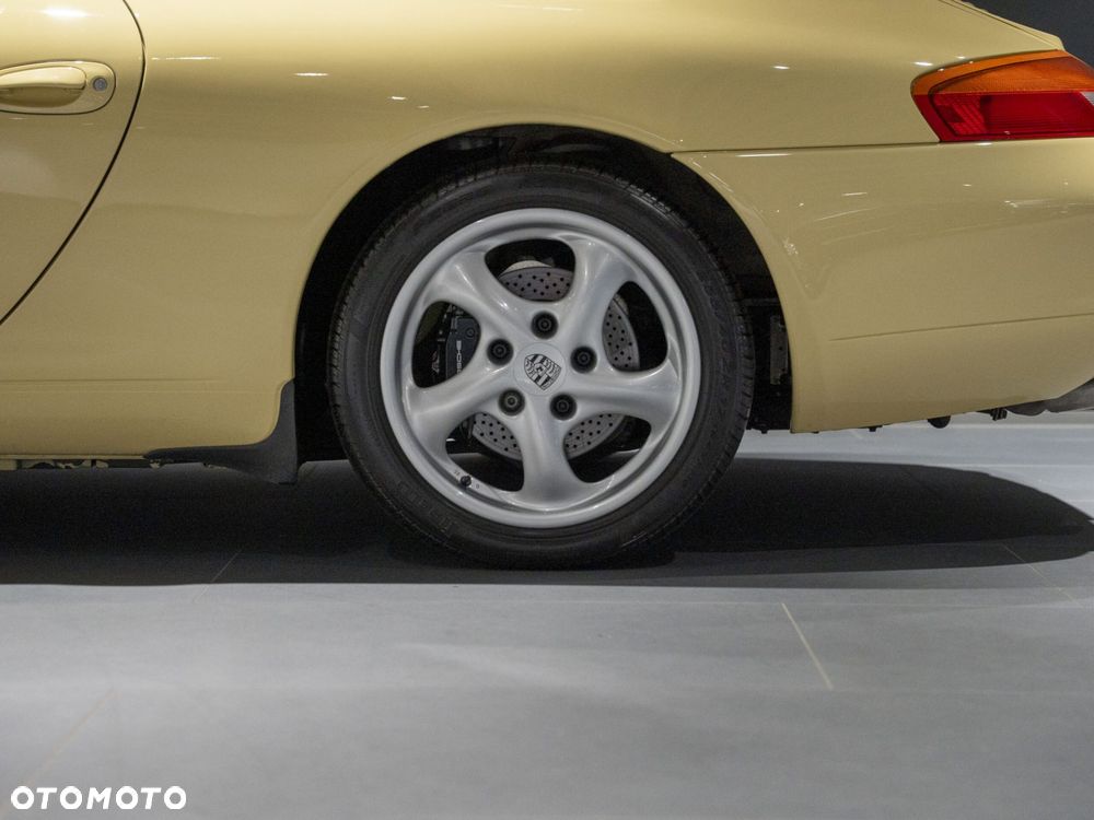 Porsche 911 Carrera - 11
