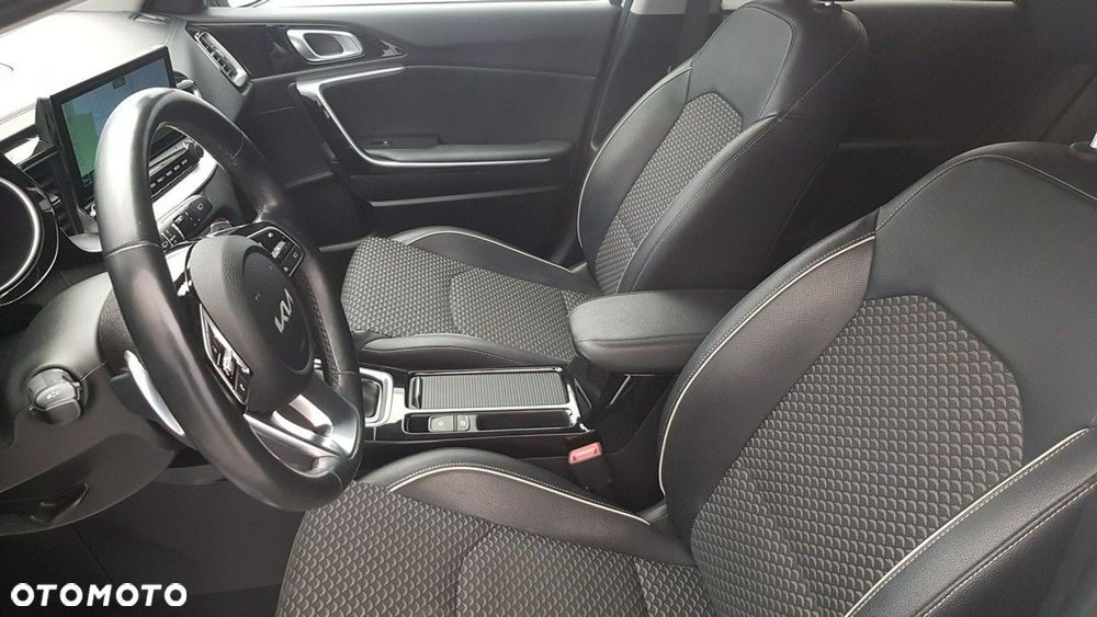 Kia Ceed - 13
