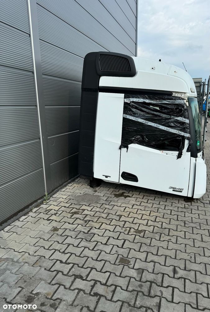 Kompletny szkielet kabiny sypialnej Mercedes Actros 2545 MP4, drzwi, maska - 4