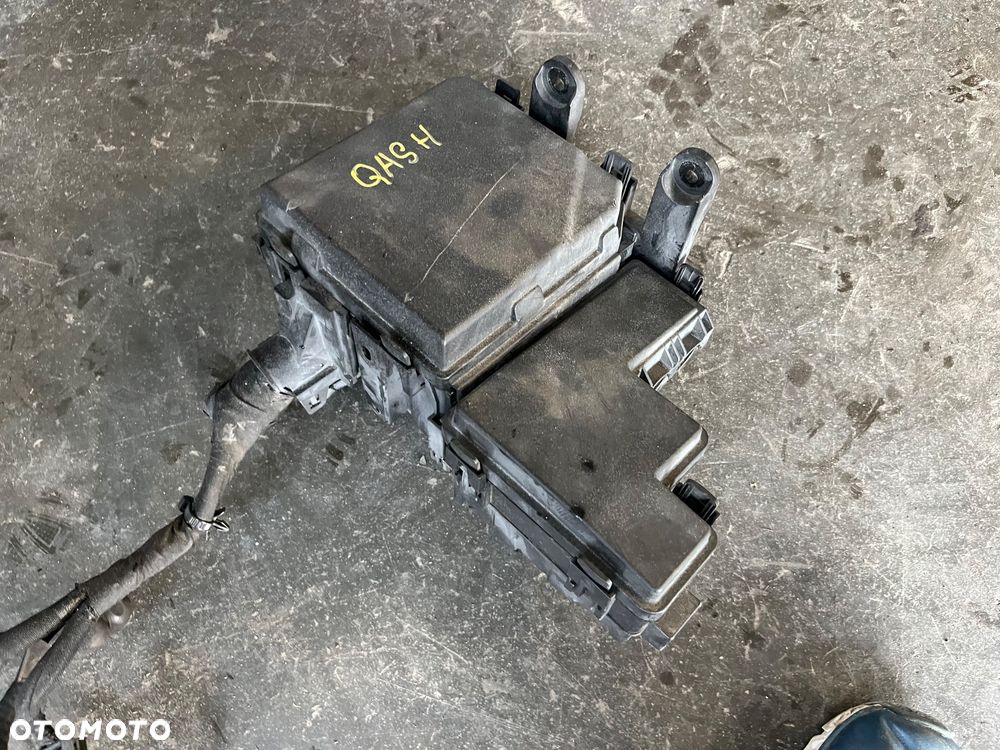 Obudowa skrzynka bezpieczników kompletna Nissan Qashqai J11 - 2