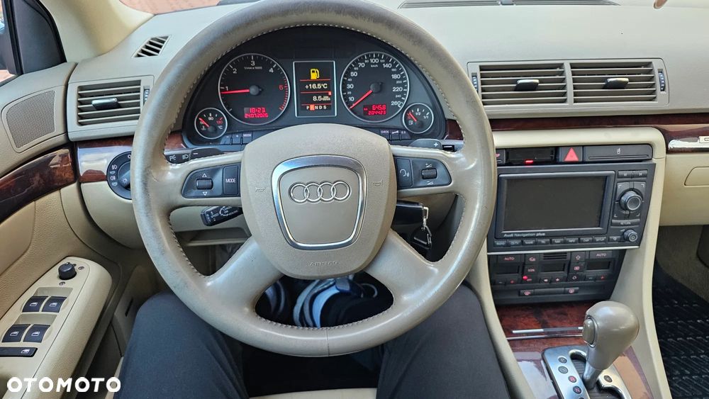 Audi A4 Limousine - 36