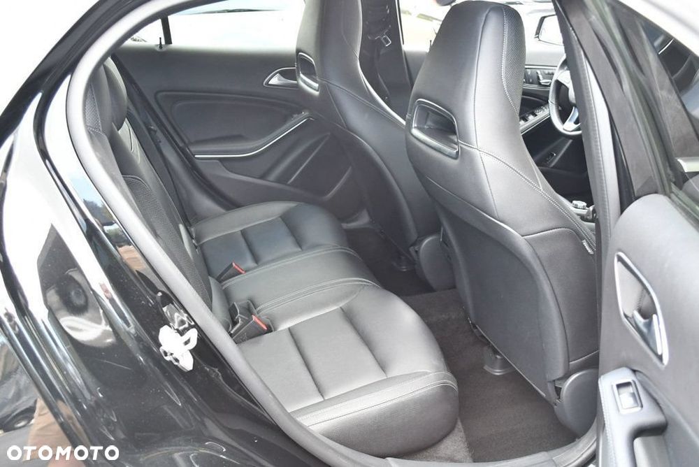 Mercedes-Benz GLA 250 4Matic 7G-DCT AMG Line - 19