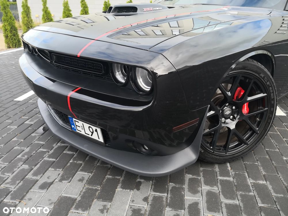 Dodge Challenger - 2