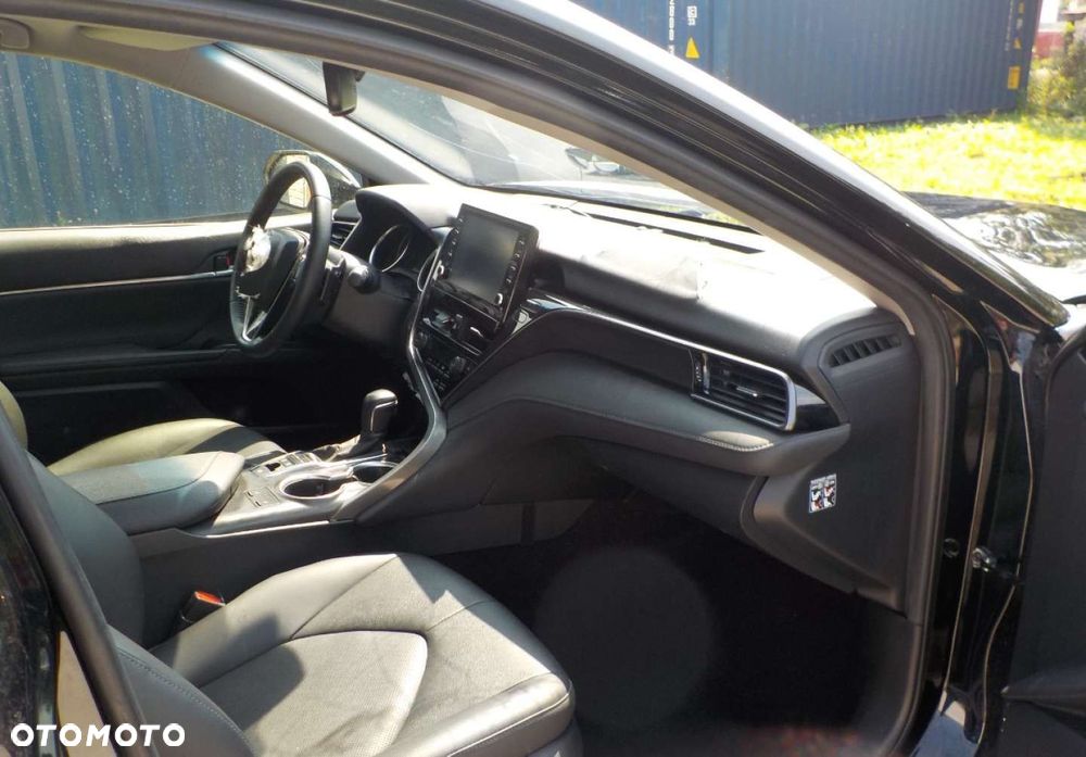 Toyota Camry - 16