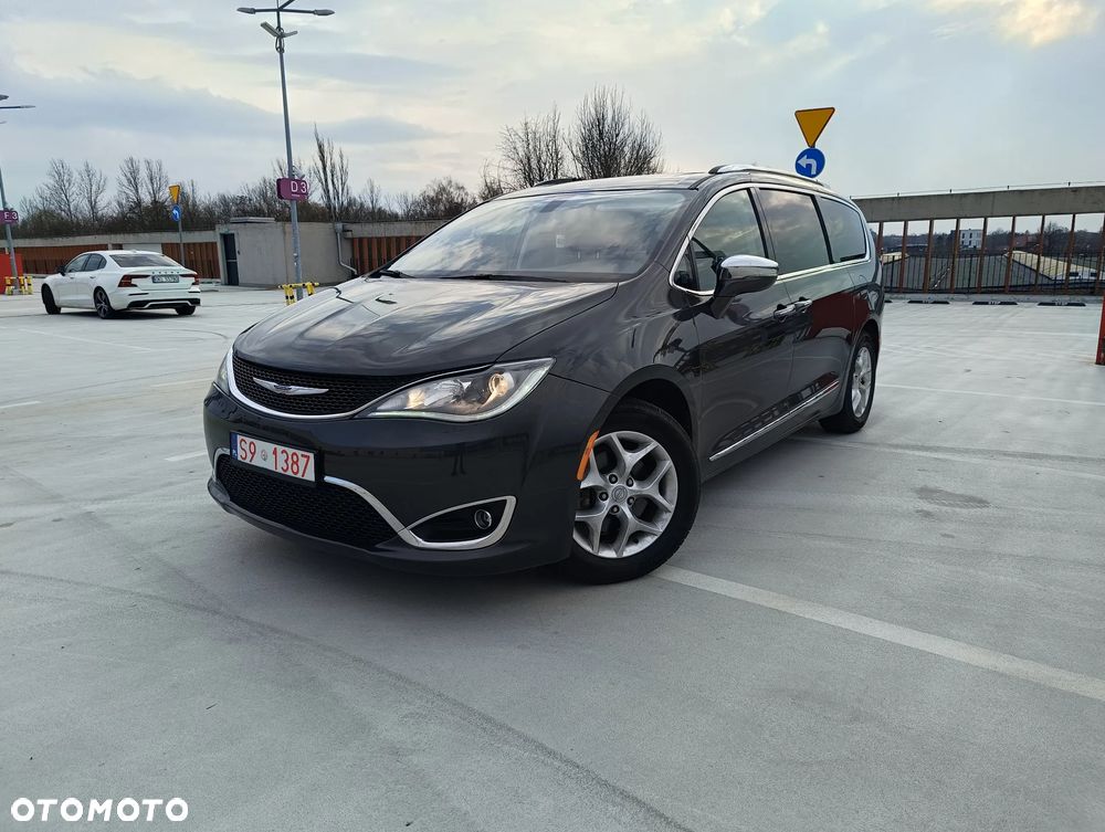 Chrysler Pacifica - 1