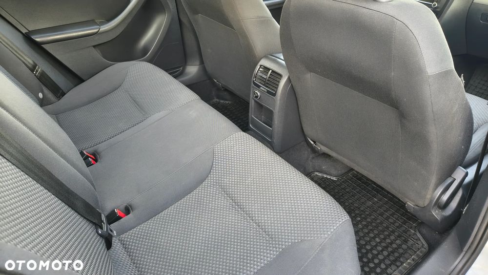 Volkswagen Jetta 1.6 TDI Comfortline - 9