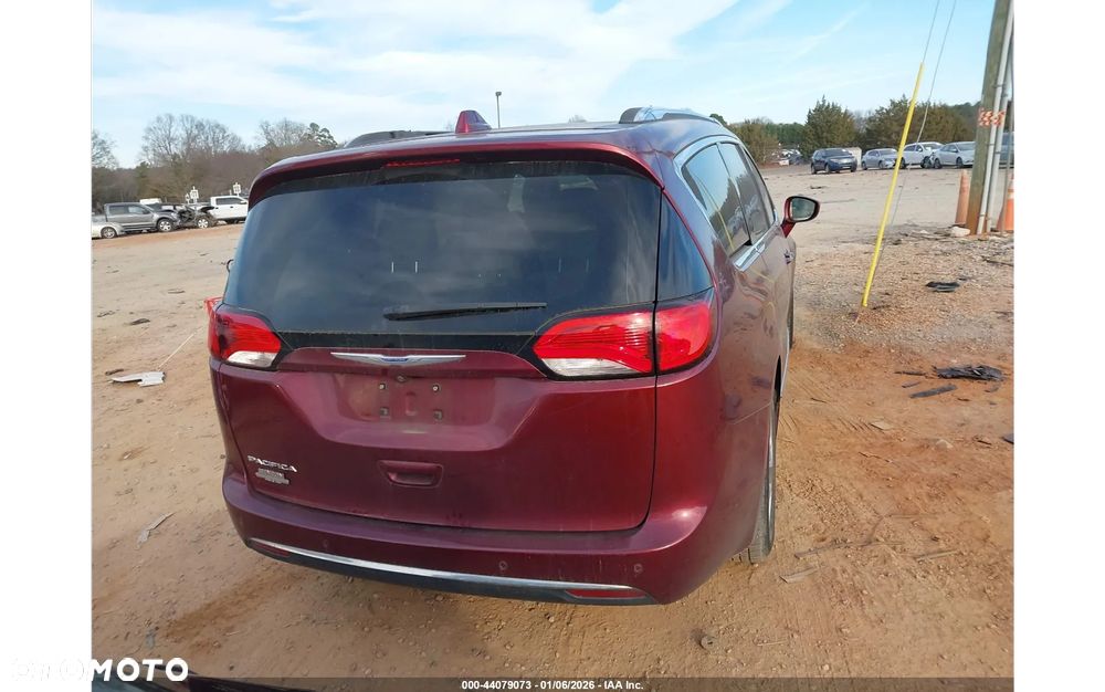 Chrysler Pacifica - 10
