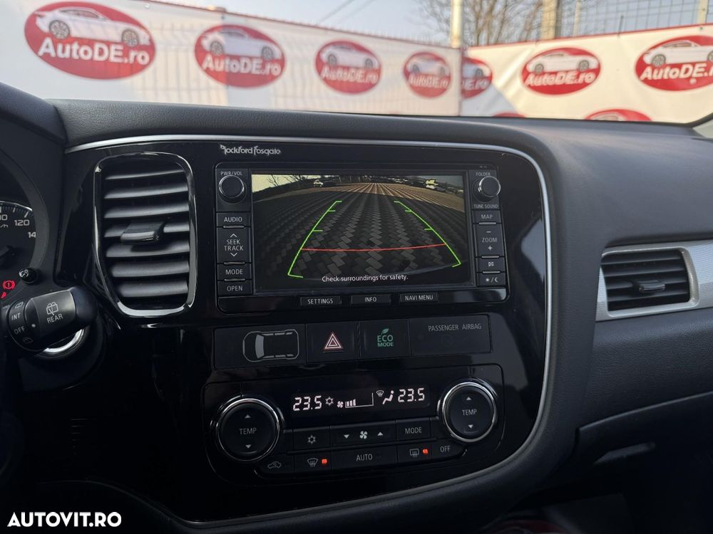 Mitsubishi Outlander - 12