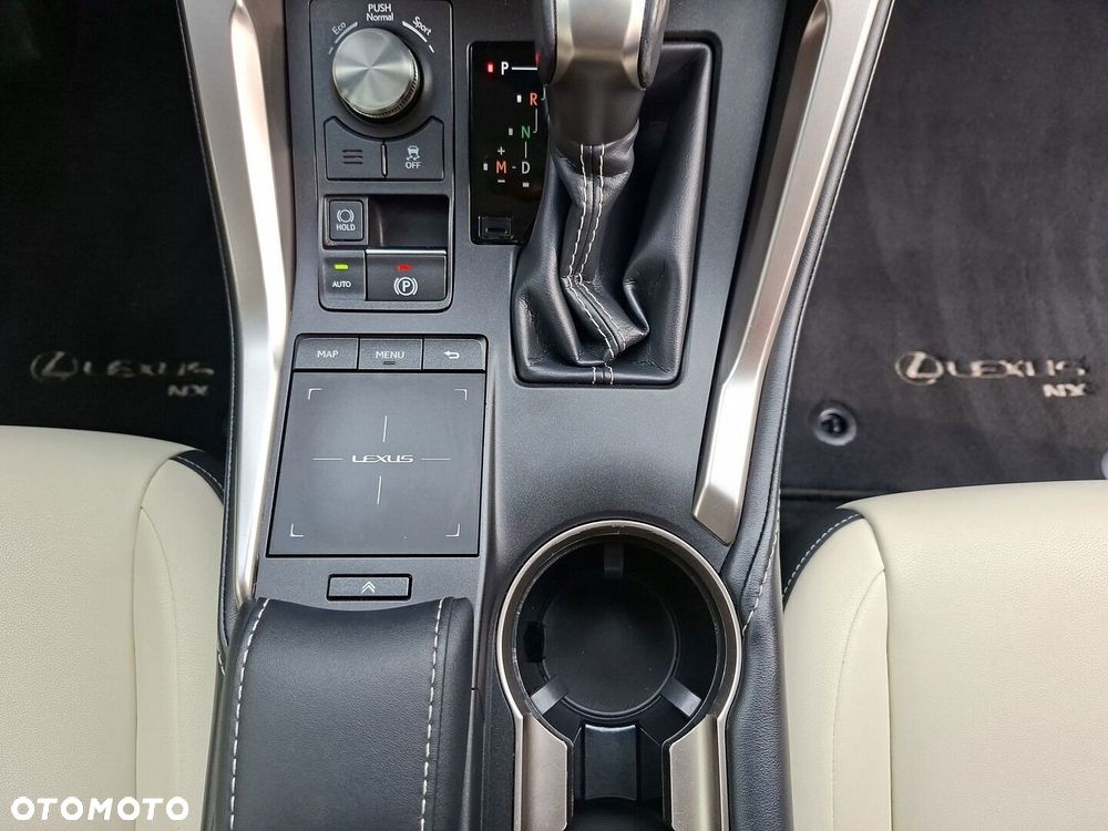 Lexus NX 300 F Impression AWD - 32