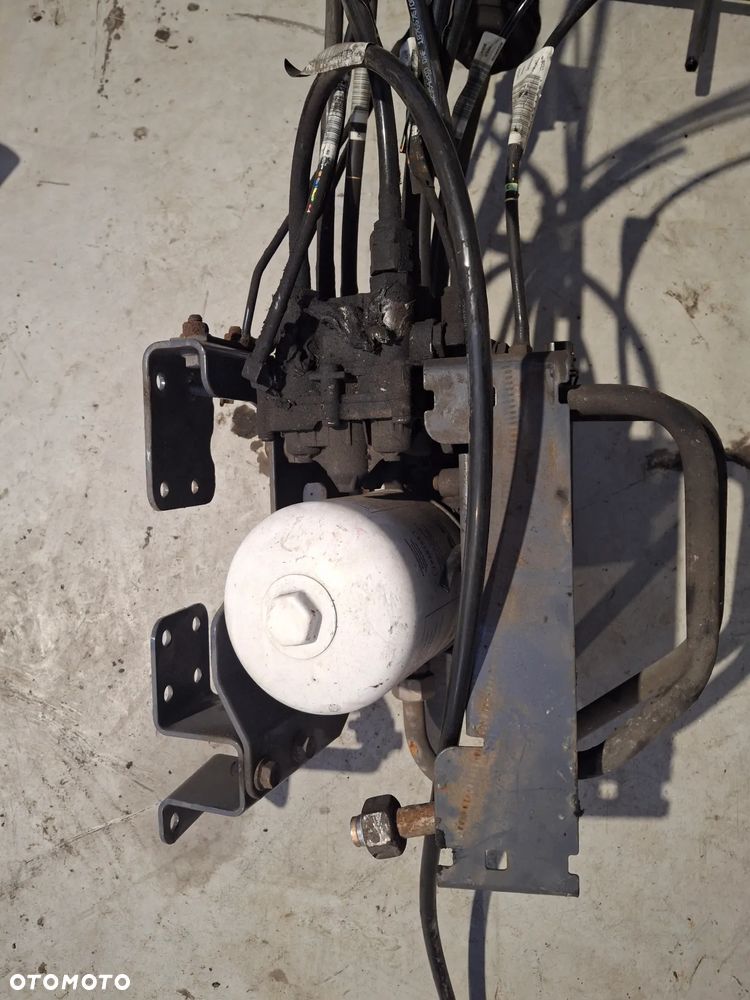 APM OSZUCZAC POWIETRZA WRAZ ZAWOREM CZTERODROŻNYM DAF CF 400 XF106 EURO 6 - 3