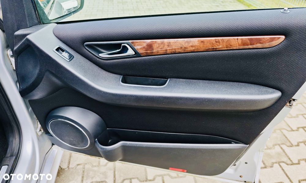 Mercedes-Benz Klasa B 180 BlueEFFICIENCY SPORT EDITION - 24