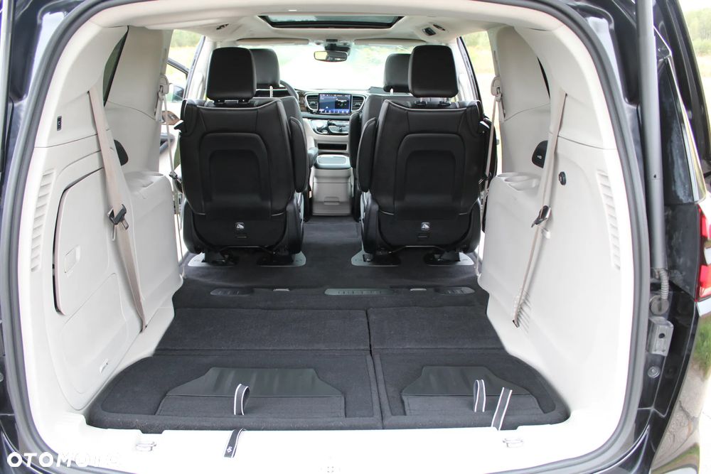 Chrysler Pacifica - 33