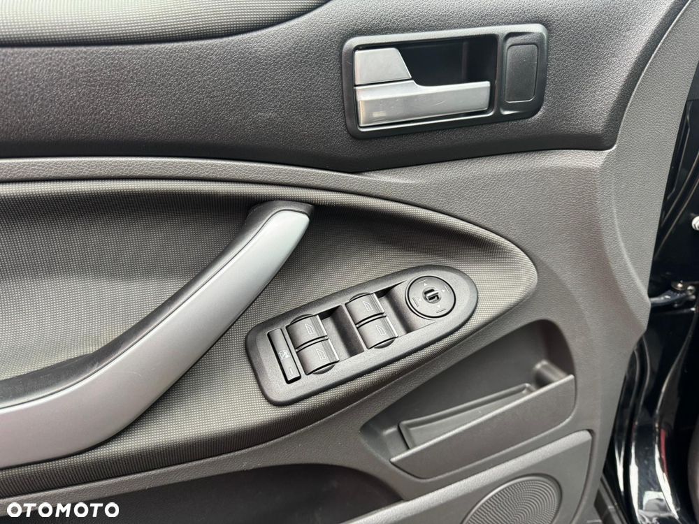 Ford Kuga 2.0 TDCi 2x4 Champions Edition - 22