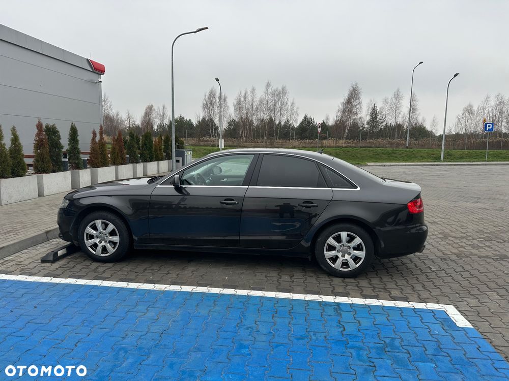 Audi A4 Limousine - 8