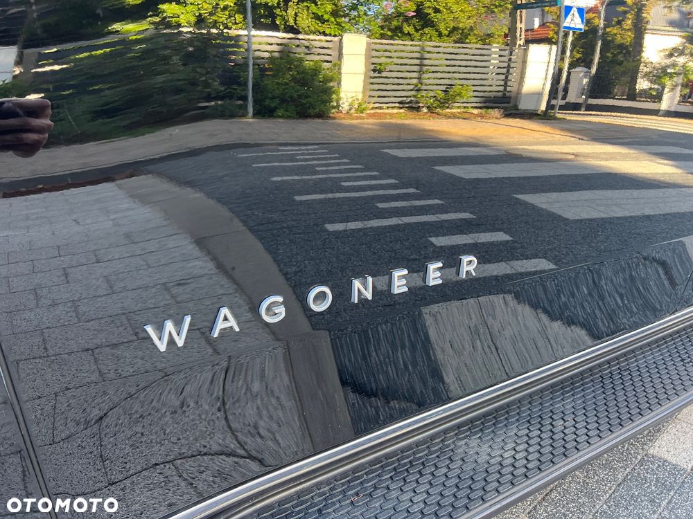 Jeep Wagoneer - 16