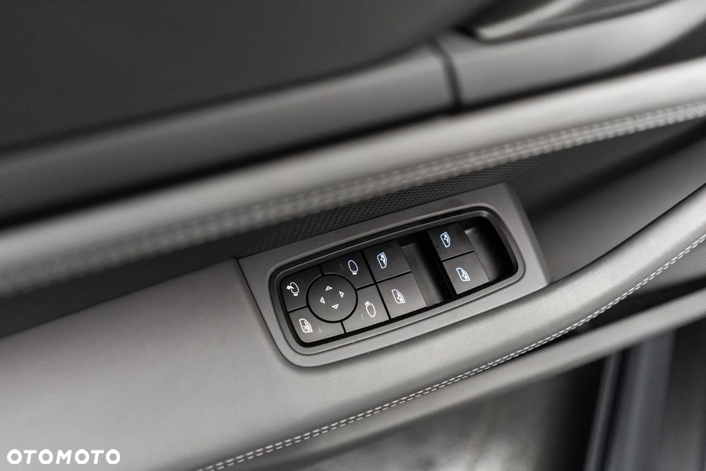 Porsche Taycan 105kWh 4S Black Edition - 17