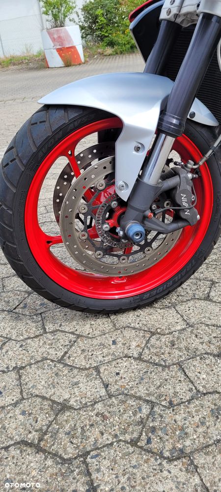 Triumph Street Triple - 13