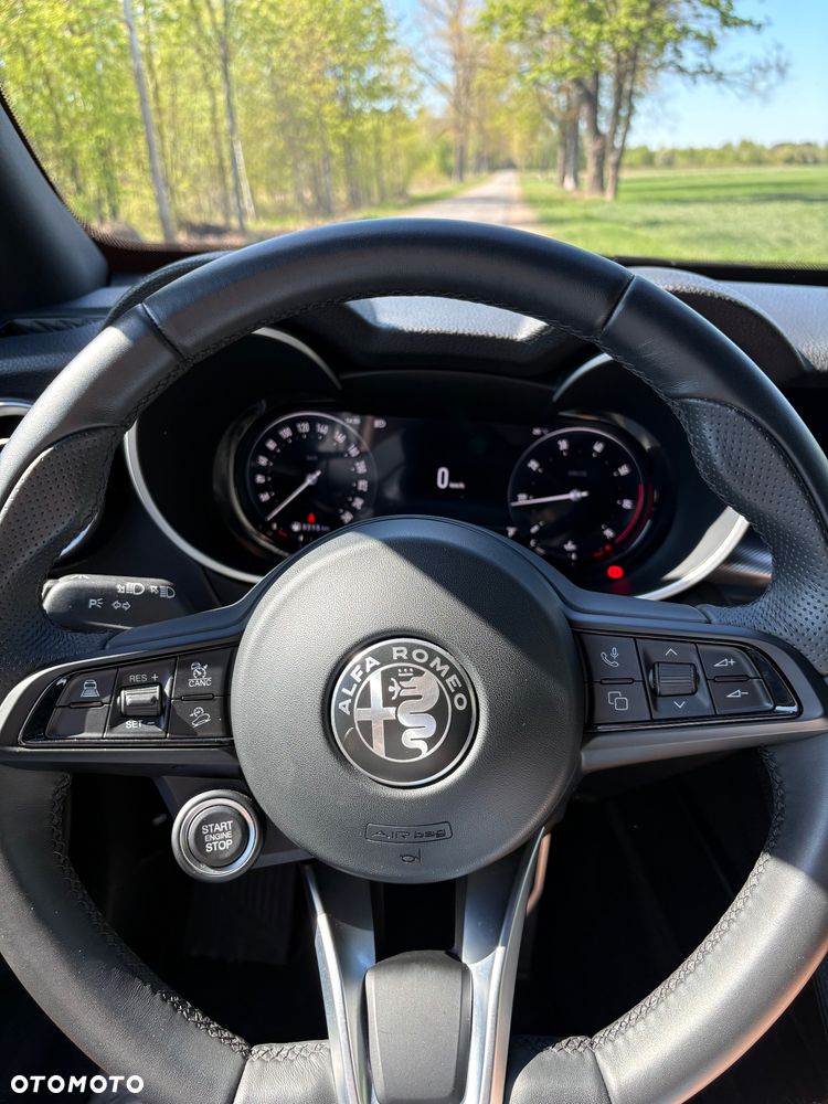 Alfa Romeo Stelvio 2.0 Turbo 16V AT8-Q4 Ti - 12