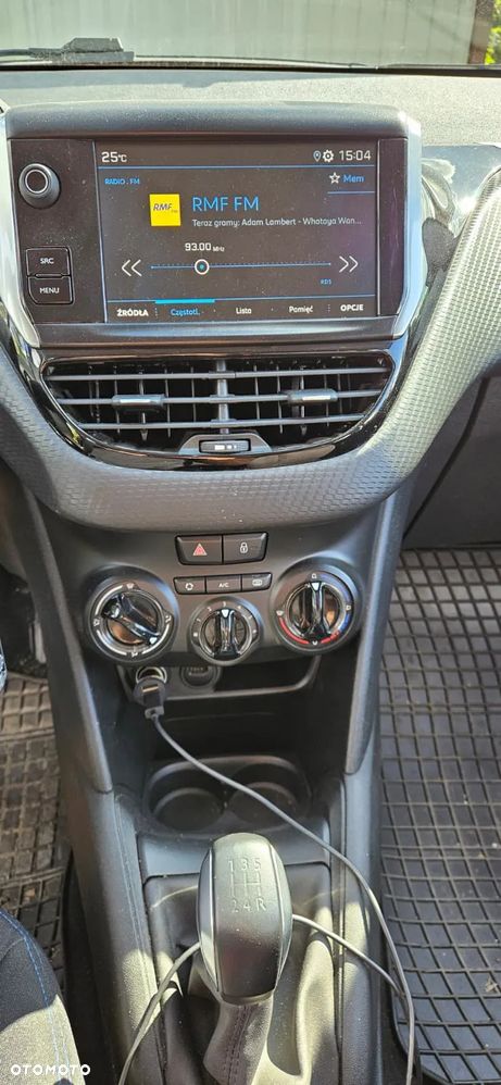 Peugeot 208 - 12