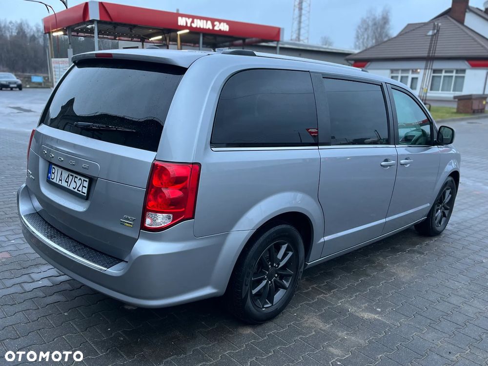 Dodge Grand Caravan - 4