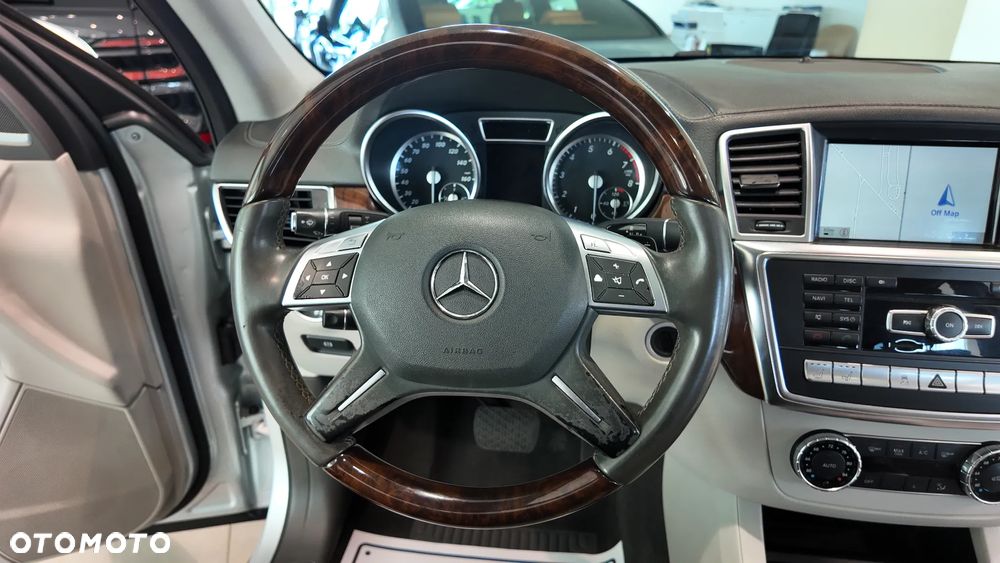 Mercedes-Benz GL - 25