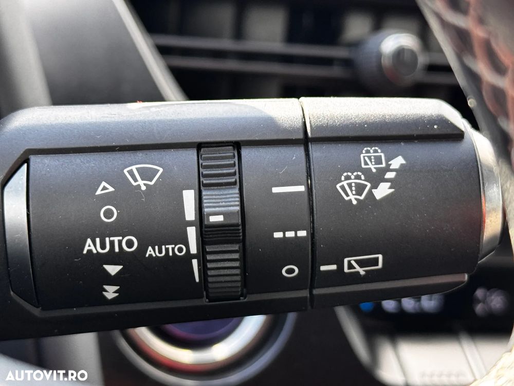 Lexus UX - 36