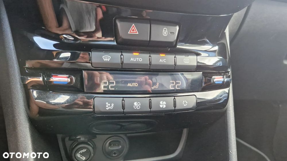 Peugeot 2008 1.6 BlueHDi Allure S&S - 18