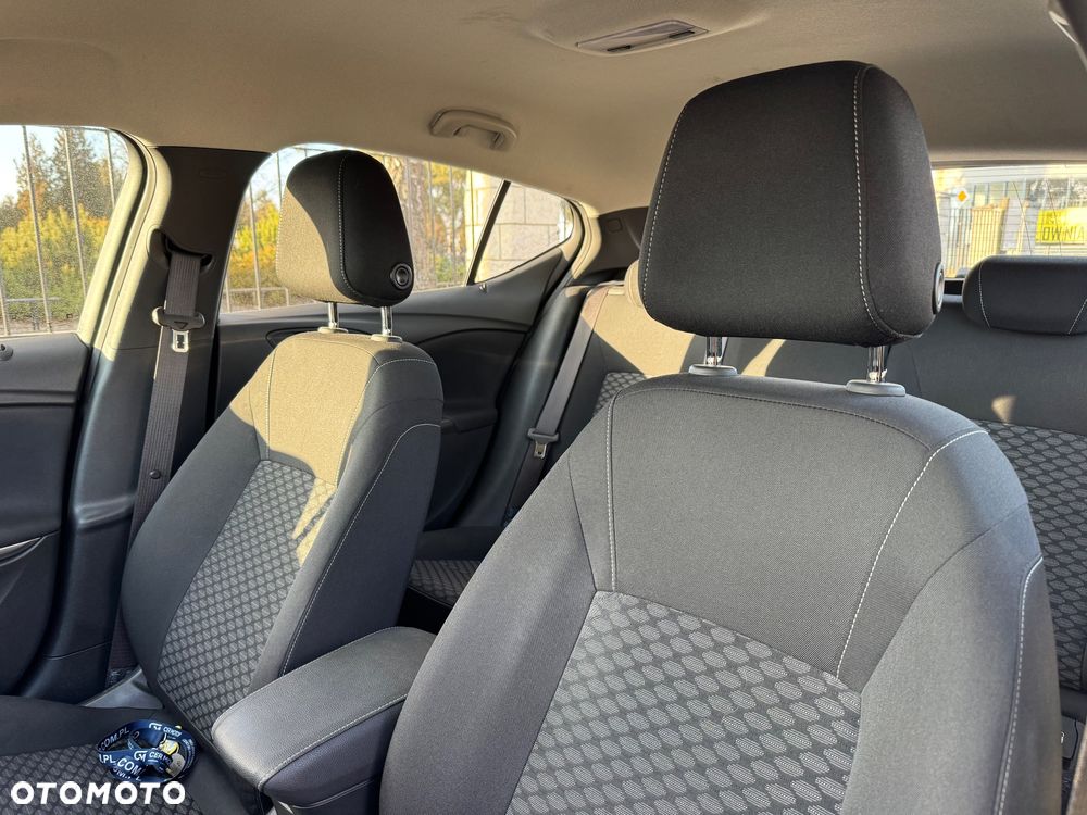 Opel Astra 1.2 T Edition S&S - 11