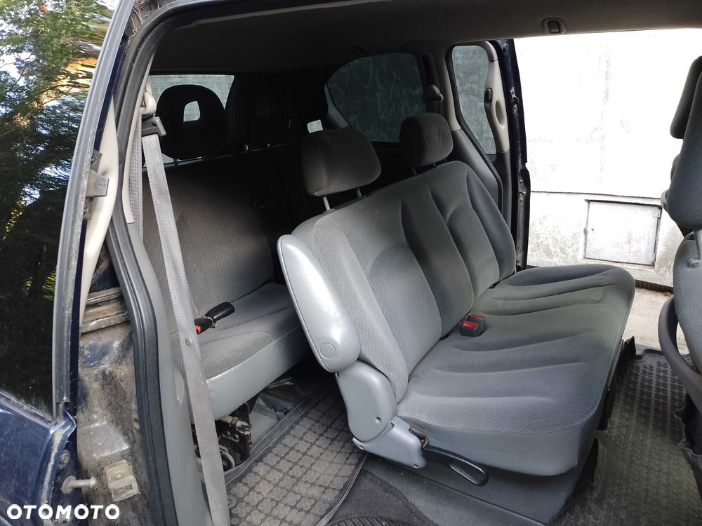 Chrysler Town & Country - 6