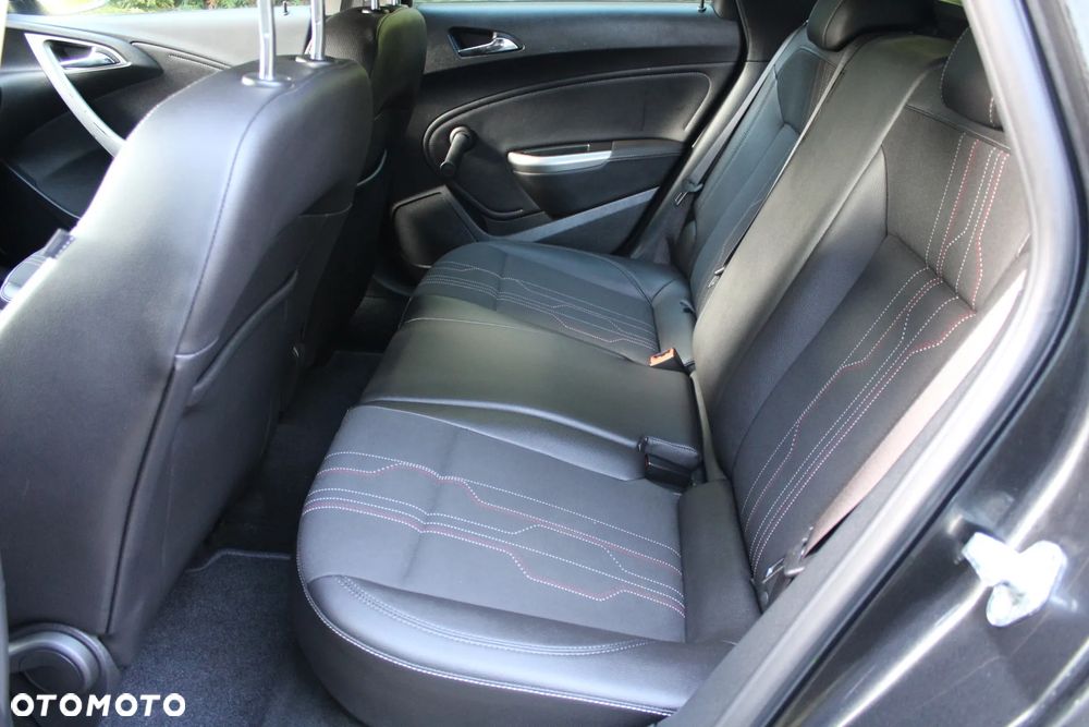 Opel Astra 1.4 Turbo 150 Jahre - 12