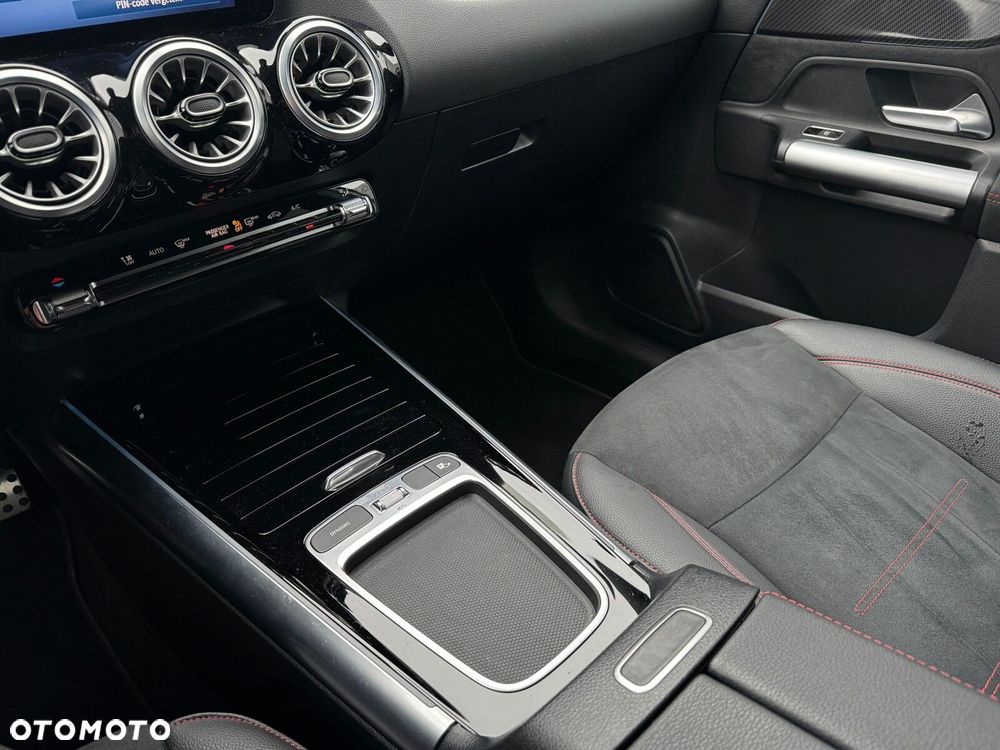 Mercedes-Benz GLA - 23