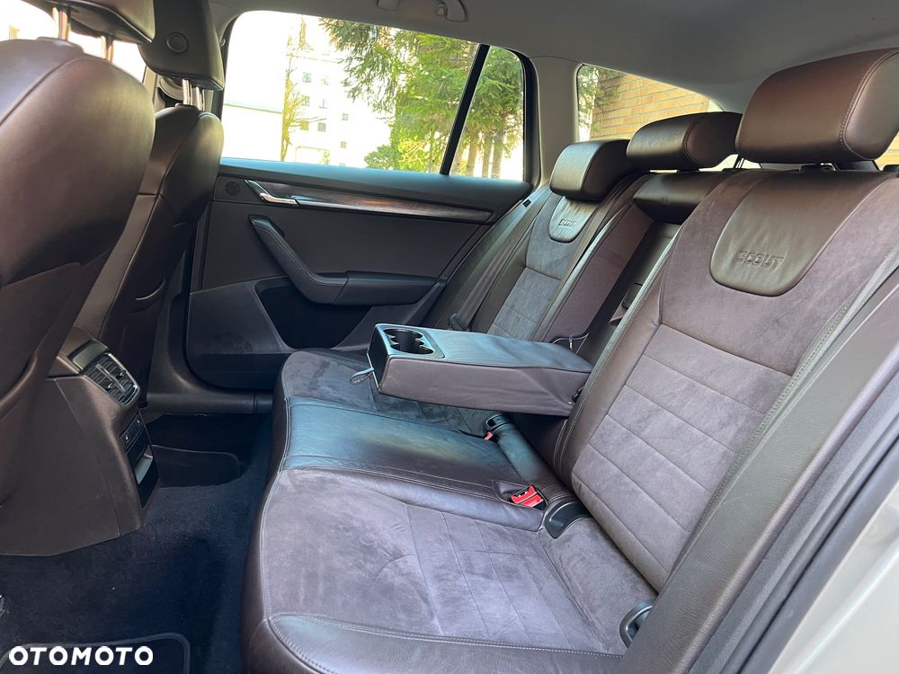 Skoda Octavia 2.0 TDI 4x4 Scout - 25