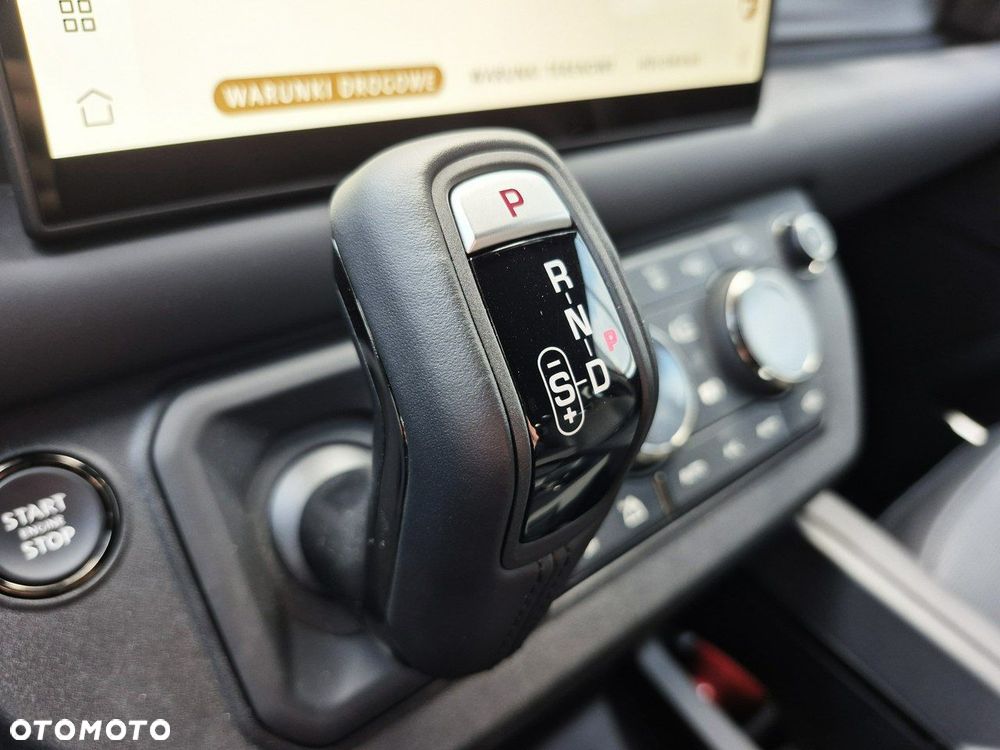 Land Rover Defender - 37