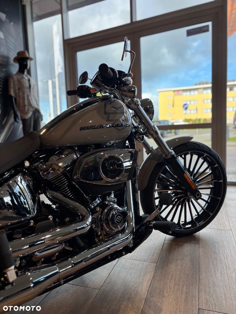 Harley-Davidson Softail Breakout - 6