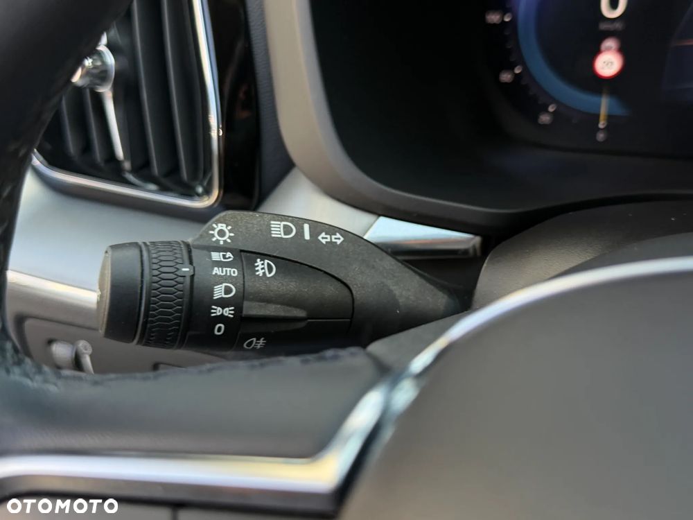 Volvo XC 60 B4 B Momentum Pro - 28