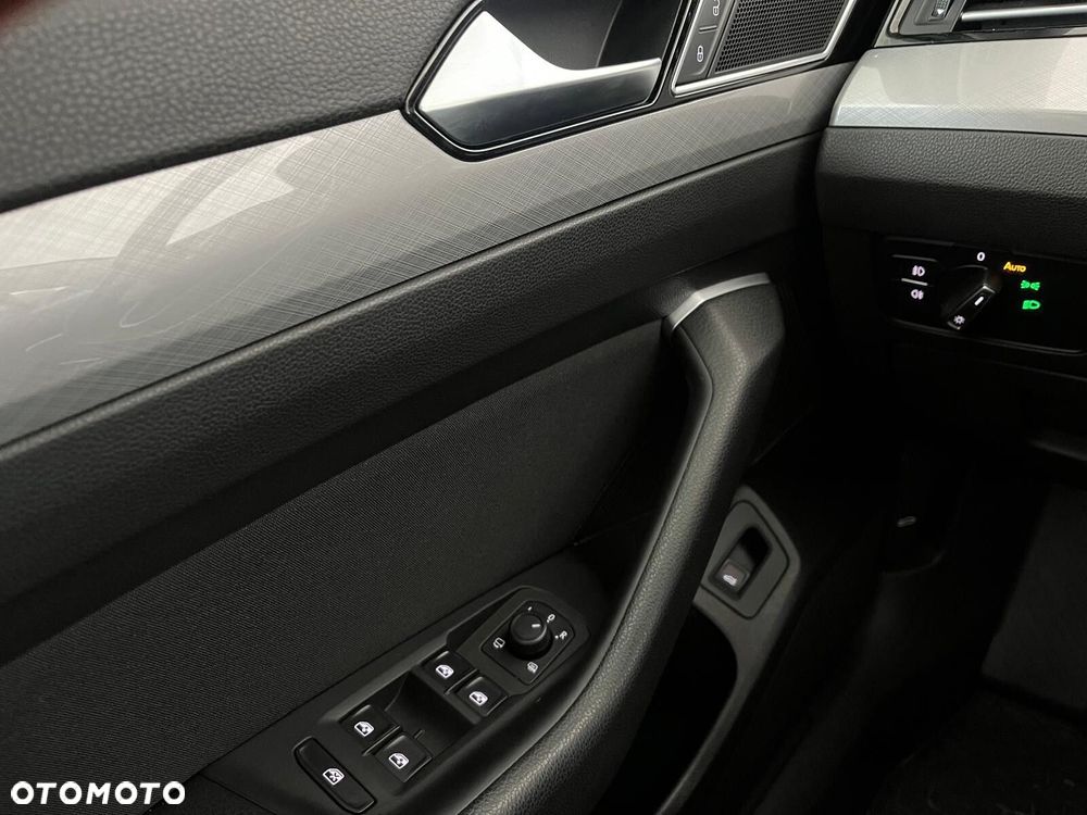 Volkswagen Passat - 15