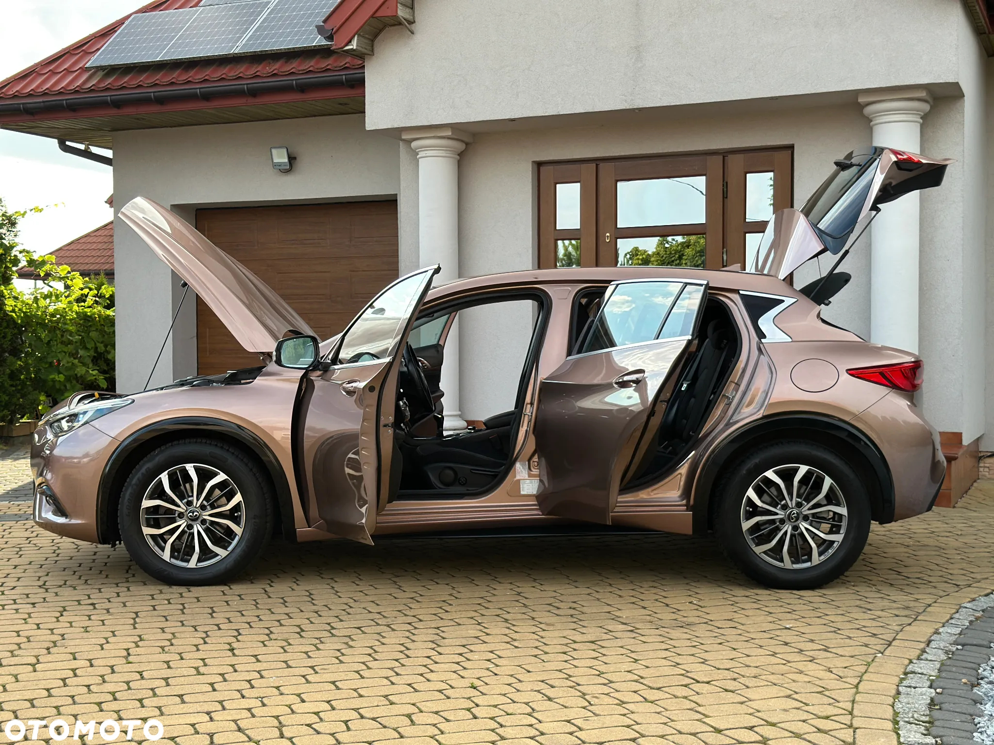 Infiniti Q30 1.5d Premium Tech Cafe Teak - 18