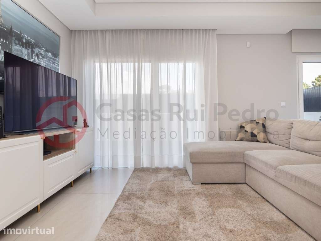 Moradia Geminada T4 SemiNova em Fernão Ferro - Grande imagem: 2/55