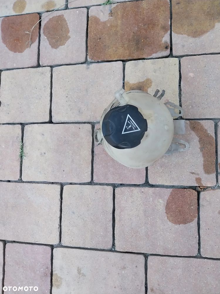 Zbiorniczek wyrównawczy Citroen C3 Picasso 2011 r. - 1