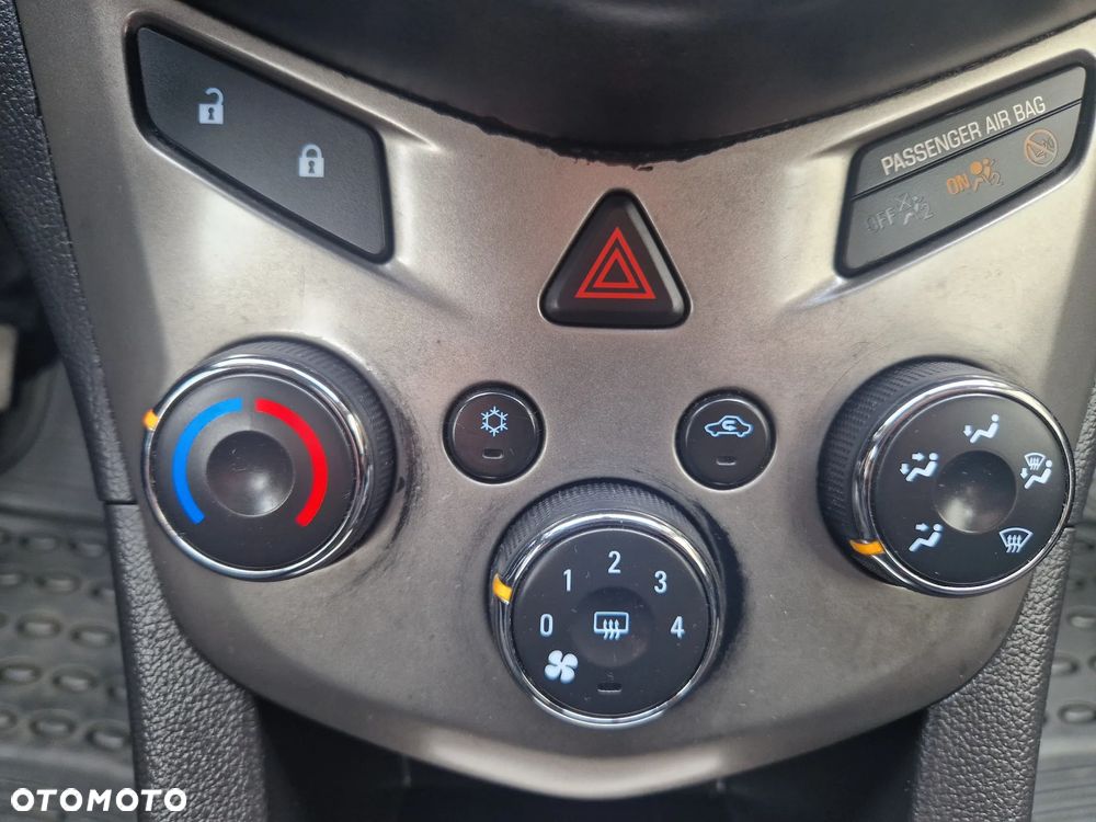 Chevrolet Aveo 1.4 16V LT - 21