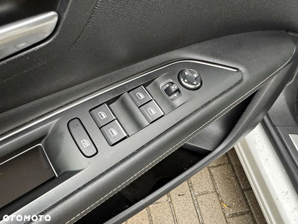 Peugeot 3008 Plug-In Hybrid 225 e-EAT8 GT - 21