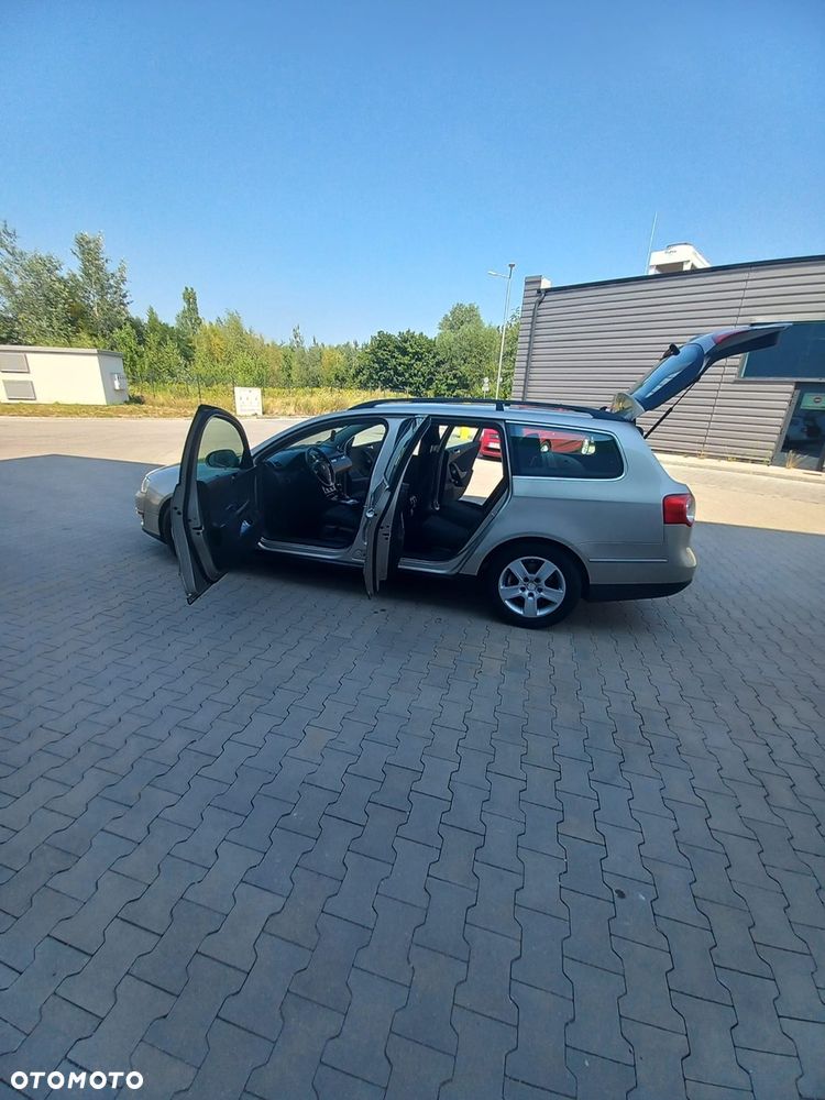 Volkswagen Passat 1.9 TDI DPF BlueMotion - 21