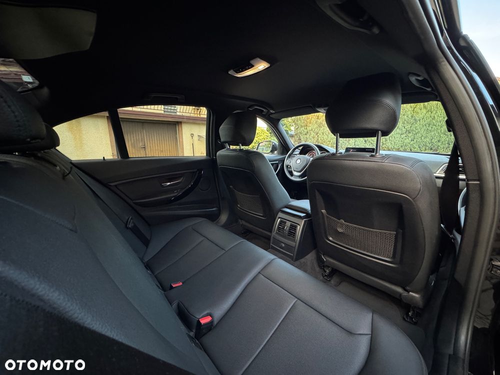 BMW Seria 3 320i GPF xDrive M Sport Shadow sport - 32