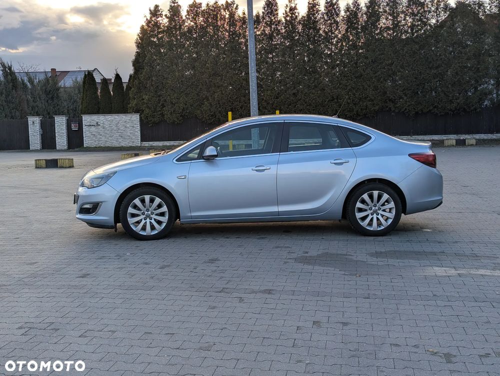 Opel Astra 1.6 Cosmo - 2