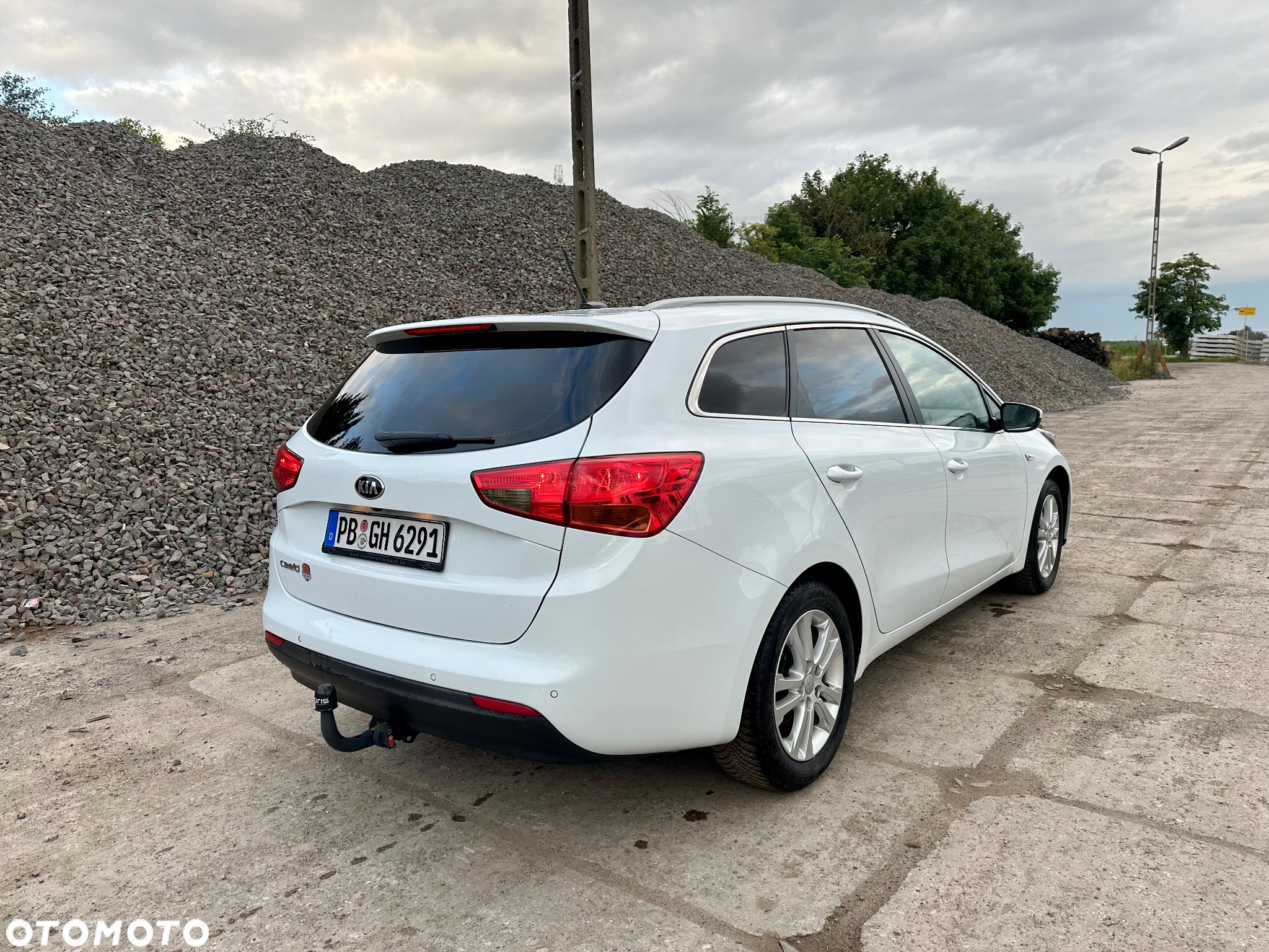 Kia Ceed 1.6 GDI ISG SW Platinum Edition - 3
